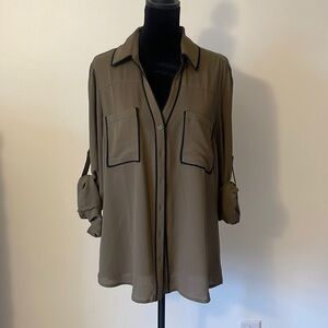 Express Women’s Relaxed Double Pocket Lined Portfino Shirt